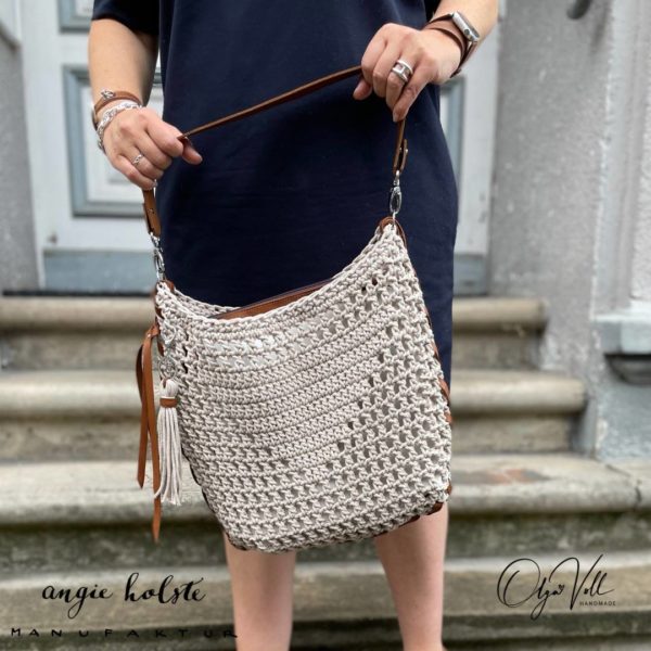 Tasche OA in der Hand